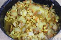 Фото приготовления рецепта: Капуста, тушенная с мясом, кукурузой и томатной пастой - шаг №13