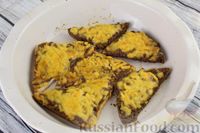 Фото приготовления рецепта: Горячие бутерброды с килькой в томате и сыром (в духовке) - шаг №8