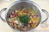 Фото приготовления рецепта: Суп с копчёными колбасками, чечевицей и капустой - шаг №13