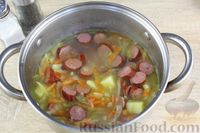 Фото приготовления рецепта: Суп с копчёными колбасками, чечевицей и капустой - шаг №12