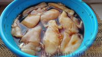 Фото приготовления рецепта: Запечённые куриные грудки в соево-медовом маринаде - шаг №5