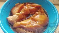 Фото приготовления рецепта: Запечённые куриные грудки в соево-медовом маринаде - шаг №6