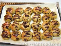 Фото приготовления рецепта: Мягкое печенье с шоколадом и апельсиновой цедрой - шаг №11