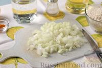 Фото приготовления рецепта: "Лимонный" рис с луком и куркумой (на сковороде) - шаг №2