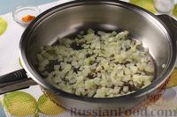 Фото приготовления рецепта: "Лимонный" рис с луком и куркумой (на сковороде) - шаг №4