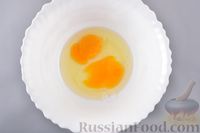 Фото приготовления рецепта: Салат с языком, огурцами и яйцами - шаг №5