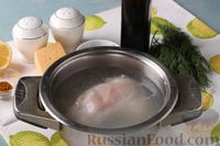Фото приготовления рецепта: Салат из куриного филе с сыром и маслинами - шаг №2