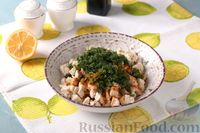 Фото приготовления рецепта: Салат из куриного филе с сыром и маслинами - шаг №5