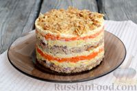 Фото приготовления рецепта: Слоёный салат из рыбных консервов с плавленым сыром, морковью и яйцами - шаг №15