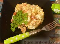 Фото к рецепту: Салат с курицей, картофелем, морковью и маринованными опятами