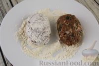 Фото приготовления рецепта: Мясные котлеты с начинкой из консервированного горошка и сыра - шаг №12