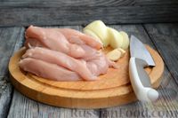 Фото приготовления рецепта: Куриные фрикадельки в грибном соусе (на сковороде) - шаг №2