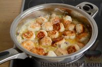 Фото приготовления рецепта: Куриные фрикадельки в грибном соусе (на сковороде) - шаг №15