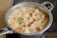 Фото приготовления рецепта: Куриные фрикадельки в грибном соусе (на сковороде) - шаг №16
