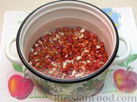 Фото приготовления рецепта: Фасоль с овощами в томатном соусе - шаг №2