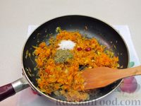 Фото приготовления рецепта: Фасоль с овощами в томатном соусе - шаг №8
