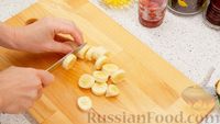 Фото приготовления рецепта: Смузи "Тутти-Фрутти" из банана, апельсина и вишни - шаг №1