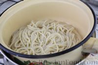 Фото приготовления рецепта: Спагетти с чесноком и оливковым маслом - шаг №4