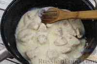 Фото приготовления рецепта: Фрикасе из куриного филе в сливочном соусе - шаг №9