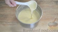 Фото приготовления рецепта: Блинчики на молоке - шаг №3