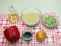 Фото приготовления рецепта: Рис с овощами, зелёным горошком и соевым соусом - шаг №1