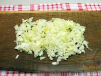 Фото приготовления рецепта: Рис с овощами, зелёным горошком и соевым соусом - шаг №2