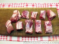 Фото приготовления рецепта: Фасолевый суп со свиными рёбрами и шампиньонами - шаг №4