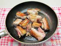 Фото приготовления рецепта: Фасолевый суп со свиными рёбрами и шампиньонами - шаг №5
