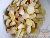 Фото приготовления рецепта: Свинина, запечённая с яблоками, под медово-имбирным соусом - шаг №5