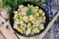 Фото приготовления рецепта: Салат из грибов с кукурузой и фасолью - шаг №8