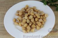 Фото приготовления рецепта: Салат из грибов с кукурузой и фасолью - шаг №2