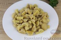 Фото приготовления рецепта: Салат из грибов с кукурузой и фасолью - шаг №3