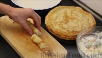 Фото приготовления рецепта: Запечённые блины с начинкой из творога и изюма - шаг №11