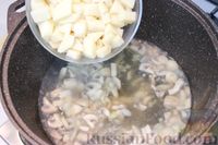 Фото приготовления рецепта: Крем-суп из шампиньонов и картофеля - шаг №5