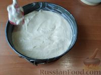 Фото приготовления рецепта: Бисквит из манки с молочной пропиткой - шаг №8