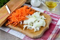 Фото приготовления рецепта: Салат из печени с морковью и маринованными огурцами - шаг №6