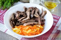 Фото приготовления рецепта: Салат из печени с морковью и маринованными огурцами - шаг №10