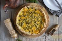 Фото приготовления рецепта: Песочный пирог с творогом, сыром и оливками - шаг №16