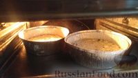 Фото приготовления рецепта: Творожная запеканка с манкой и сухофруктами - шаг №10