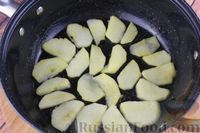 Фото приготовления рецепта: Овcяная каша на молоке, с изюмом, яблоками и корицей - шаг №4