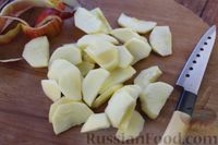 Фото приготовления рецепта: Овcяная каша на молоке, с изюмом, яблоками и корицей - шаг №2