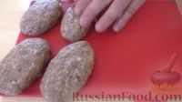 Фото приготовления рецепта: Сочные мясные котлеты с луком и грибами - шаг №6
