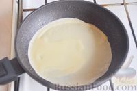 Фото приготовления рецепта: Заварные блины на молоке и кипятке - шаг №11