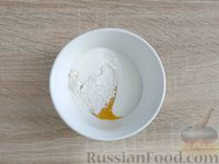 Фото приготовления рецепта: Оладьи на кефире, с творожно-сырной начинкой (в микроволновке) - шаг №2