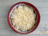 Фото приготовления рецепта: Запеканка из вареников с капустой, в кефирно-яичной заливке - шаг №8