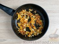 Фото приготовления рецепта: Суп с фрикадельками, рисом и грецкими орехами - шаг №8