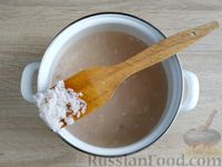 Фото приготовления рецепта: Суп с фрикадельками, рисом и грецкими орехами - шаг №6