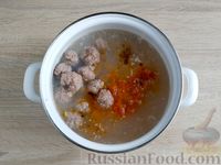 Фото приготовления рецепта: Суп с фрикадельками, рисом и грецкими орехами - шаг №14