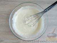 Фото приготовления рецепта: Заливной пирог на кефире, с сосисками и сыром - шаг №6