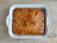 Фото приготовления рецепта: Заливной пирог на кефире, с сосисками и сыром - шаг №12